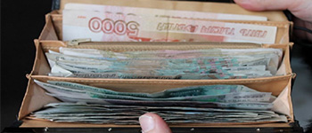 деньги в кошельке от лотереи